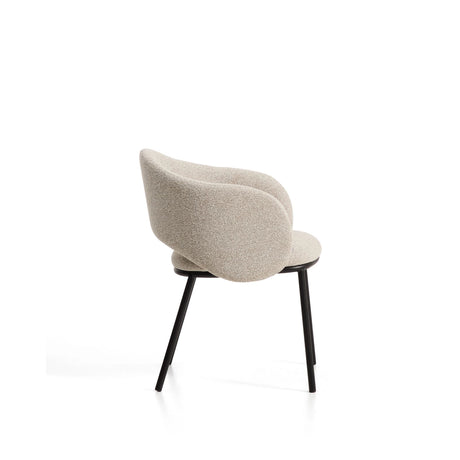 Maina Stuhl aus dicker beigefarbener Chenille mit schwarzen Stahlbeinen mit schwarzer Beschichtung FSC Mix Credit von Kave Home – Bild 3