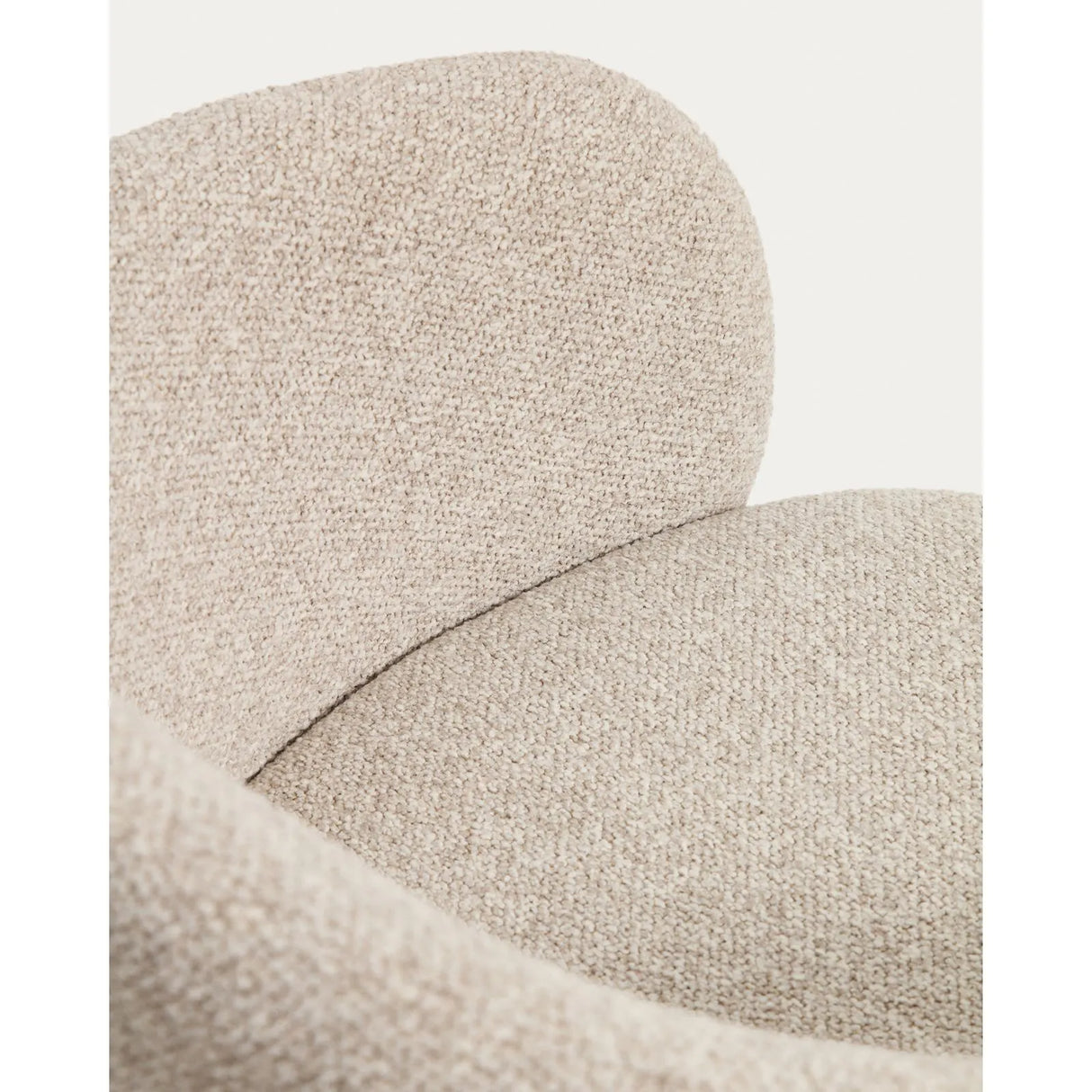 Maina Stuhl aus dicker beigefarbener Chenille mit schwarzen Stahlbeinen mit schwarzer Beschichtung FSC Mix Credit von Kave Home – Bild 9