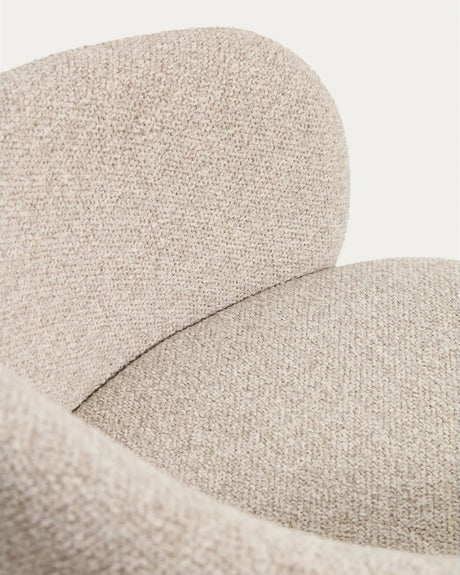 Maina Stuhl aus dicker beigefarbener Chenille mit schwarzen Stahlbeinen mit schwarzer Beschichtung FSC Mix Credit von Kave Home – Bild 9