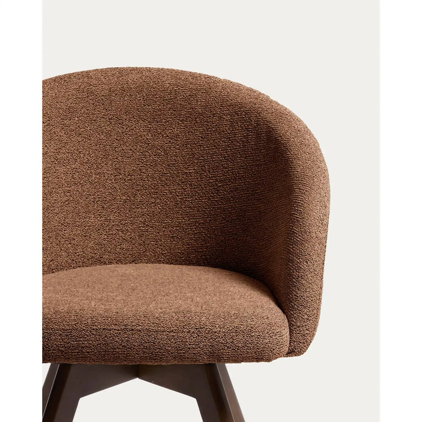 Marvin Drehstuhl mit terrakottafarbener Chenille Beine aus massiver Buche mit Nussholzfinish FSC 100% von Kave Home – Bild 8