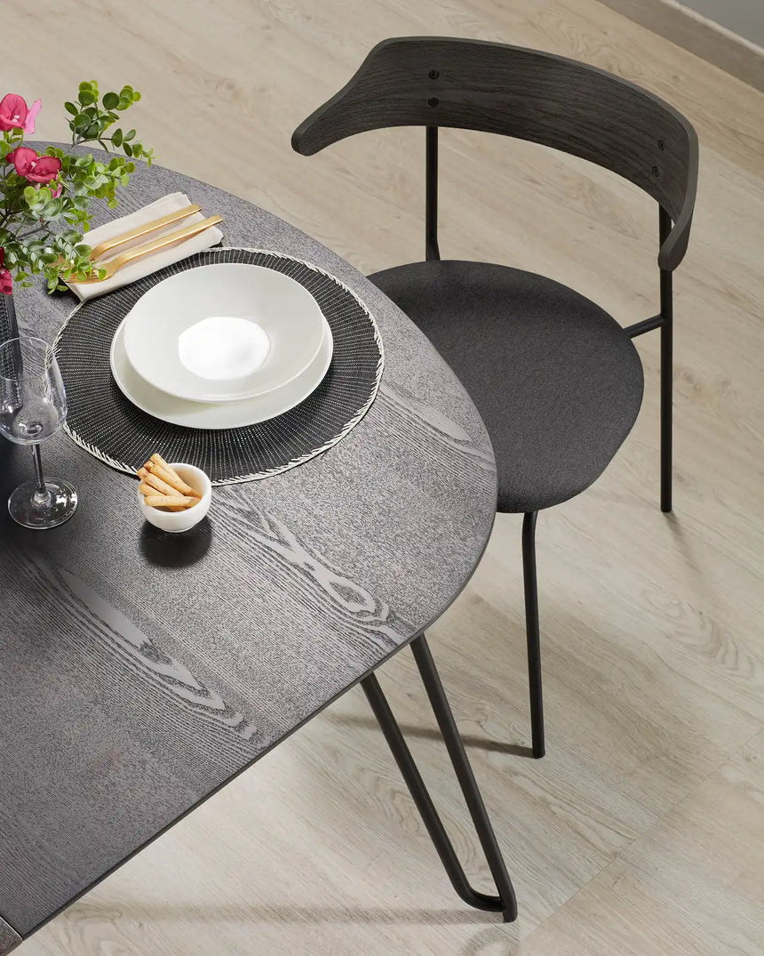 Milian ausziehbarer Tisch aus Eschenfurnier mit schwarzen Stahlbeine 140 (220) x 90 cm von Kave Home – Bild 4