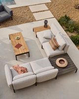 Modulares Outdoor-Ecksofa Sorells mit 4 Sitzplätzen mit beigefarbener Polsterung und grauem Aluminium, mit Tisch aus Teakholz, 353 x 316,5 cm, FSC 100 % von Kave Home – Produktbild 5