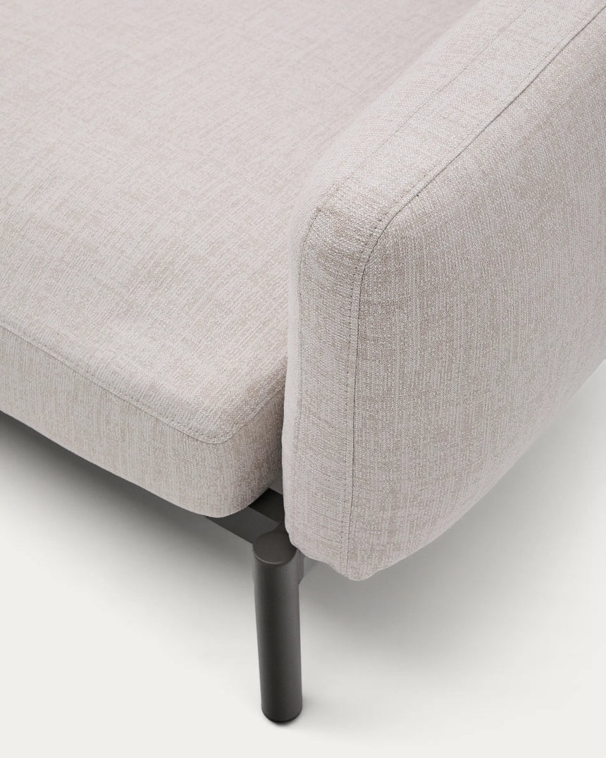 Modulares Outdoor-Ecksofa Sorells mit 5 Sitzplätzen mit beigefarbener Polsterung und grünem Aluminium, mit Tischen aus Teakholz, 277 x 446 cm, FSC 100 % von Kave Home – Produktbild 5