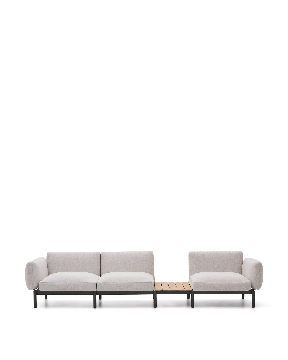 Modulares Outdoor-Sofa Sorells mit 3 Sitzplätzen mit beigefarbener Polsterung und grauem Aluminium, mit Tisch aus Teakholz, 341 x 113 cm, FSC 100 % von Kave Home – Produktbild 5