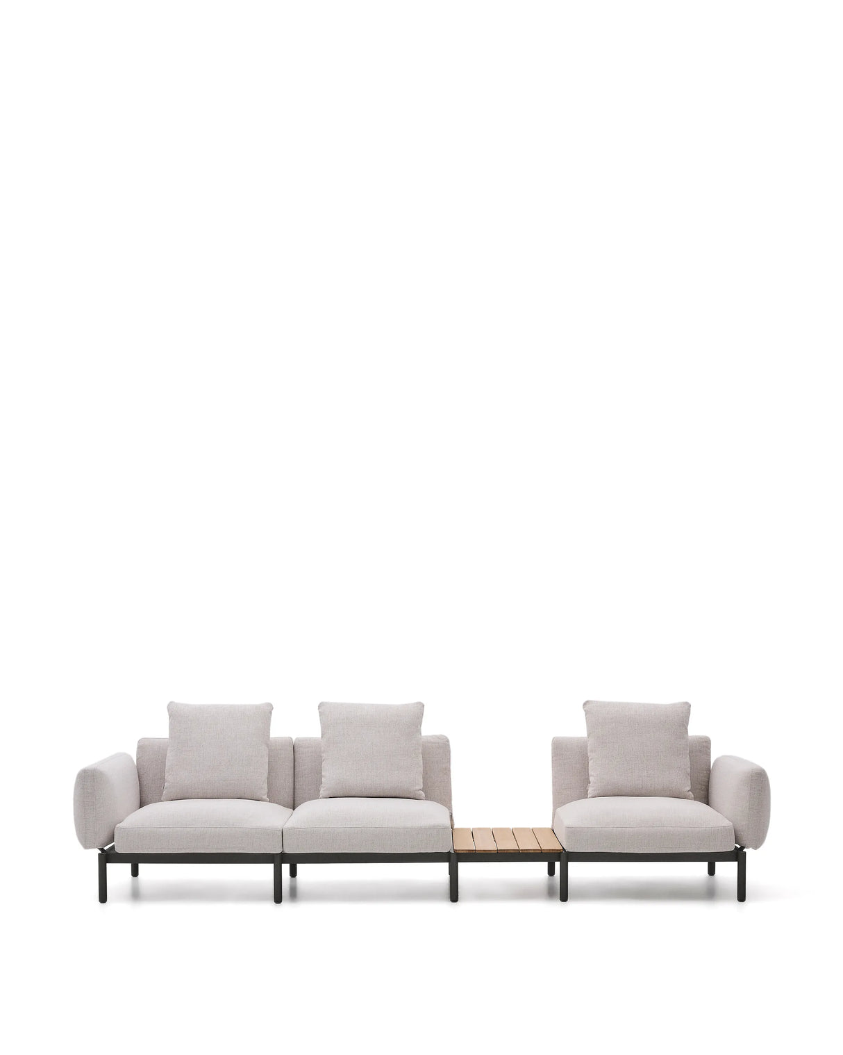 Modulares Outdoor-Sofa Sorells mit 3 Sitzplätzen mit beigefarbener Polsterung und grauem Aluminium, mit Tisch aus Teakholz, 341 x 113 cm, FSC 100 % von Kave Home – Produktbild 9