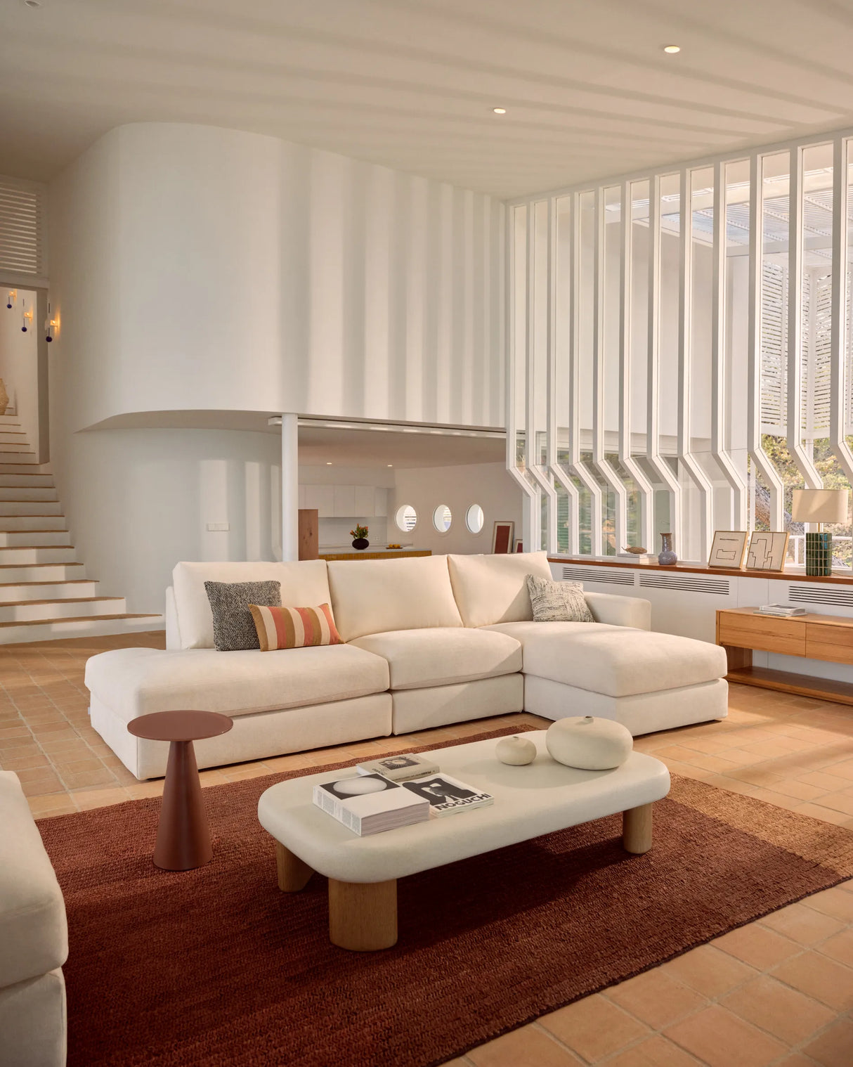 Modulares Sofa Alea für 5 Personen mit abnehmbarem Bezug aus Chenille mit Chaiselongue rechts in Ecru, 340 cm von Kave Home – Produktbild 4