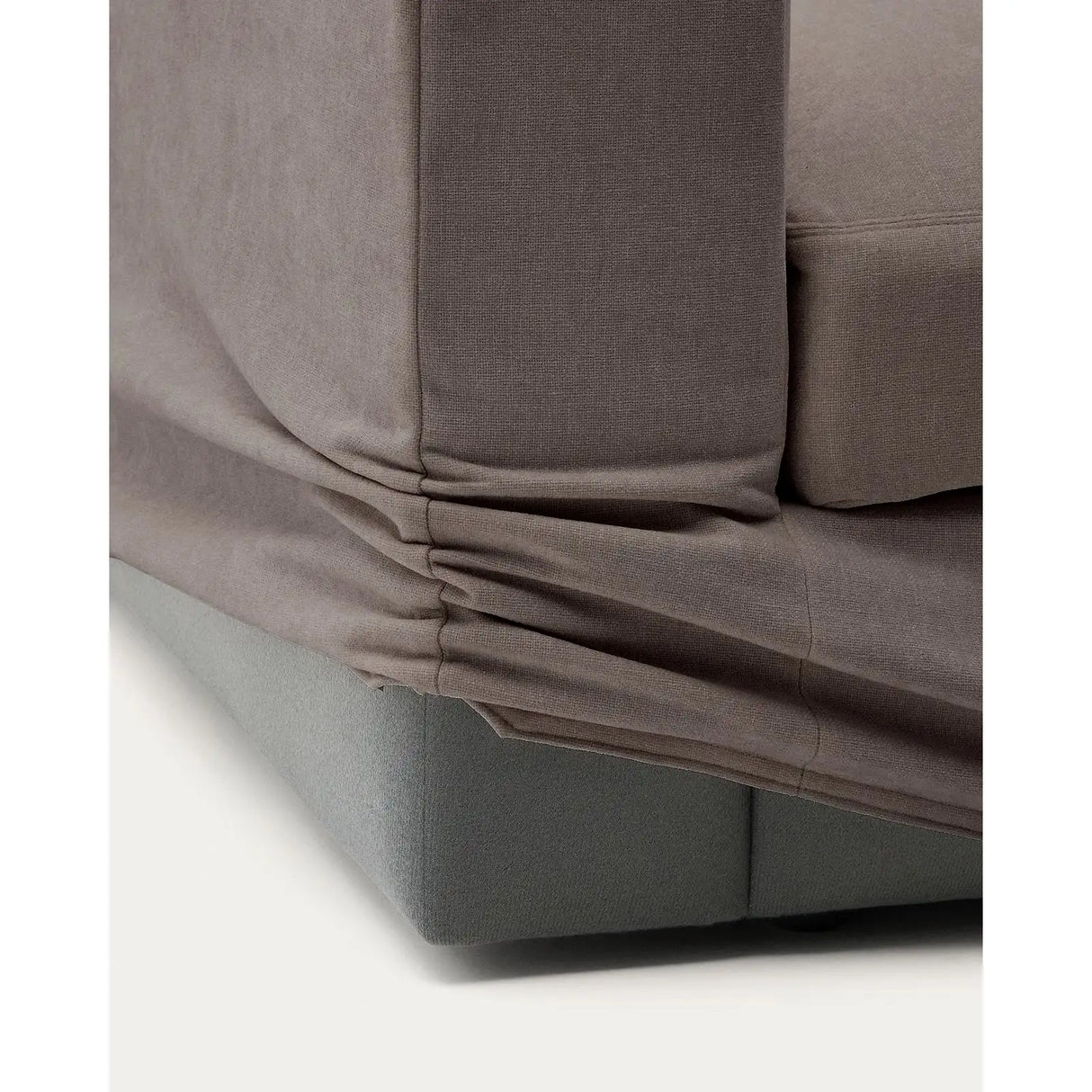 Modulares Sofa Alea für 5 Personen mit abnehmbarem Bezug aus dunkelbrauner Chenille und Chaiselongue rechts, 340 cm von Kave Home – Produktbild 10