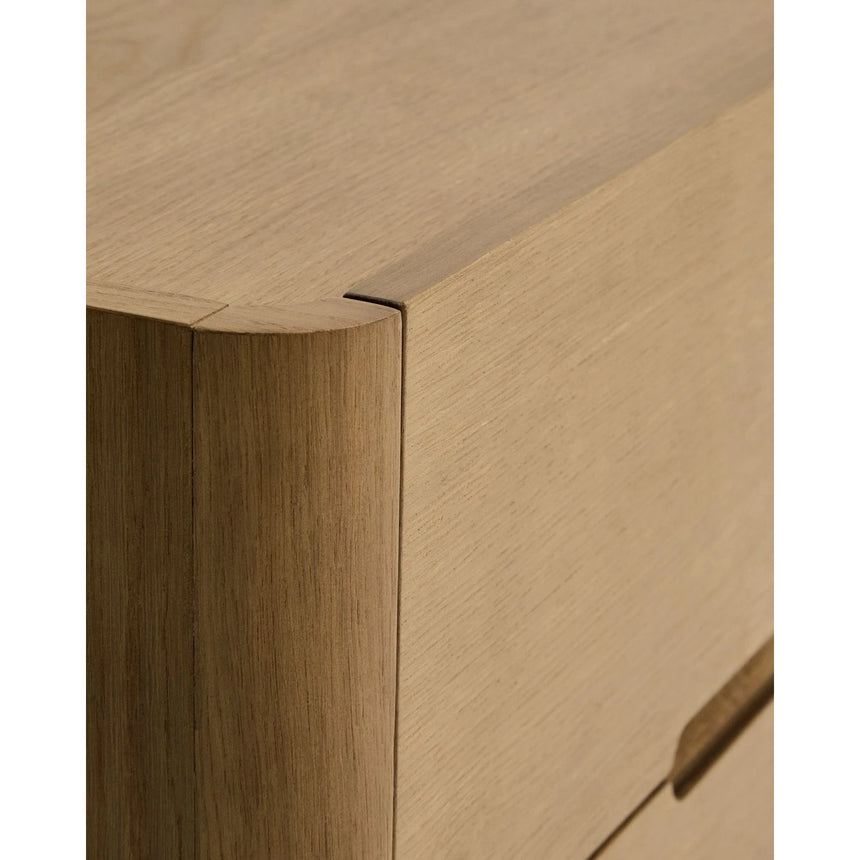 Nachttisch Arelida aus Furnier und massivem Eichenholz mit hellbraunem Finish 65 x 50 cm FSC Mix Credit von Kave Home – Bild 11
