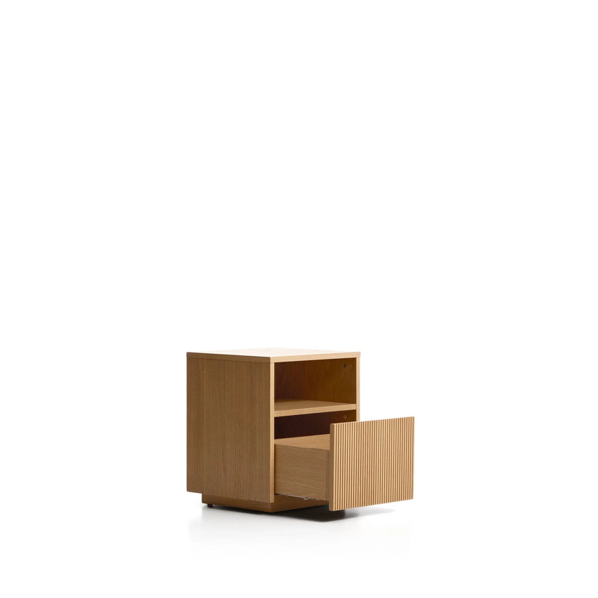 Nachttisch Helvine aus Eichenfurnier mit einer Schublade, 45 x 52 cm, FSC 100 % von Kave Home – Bild 4
