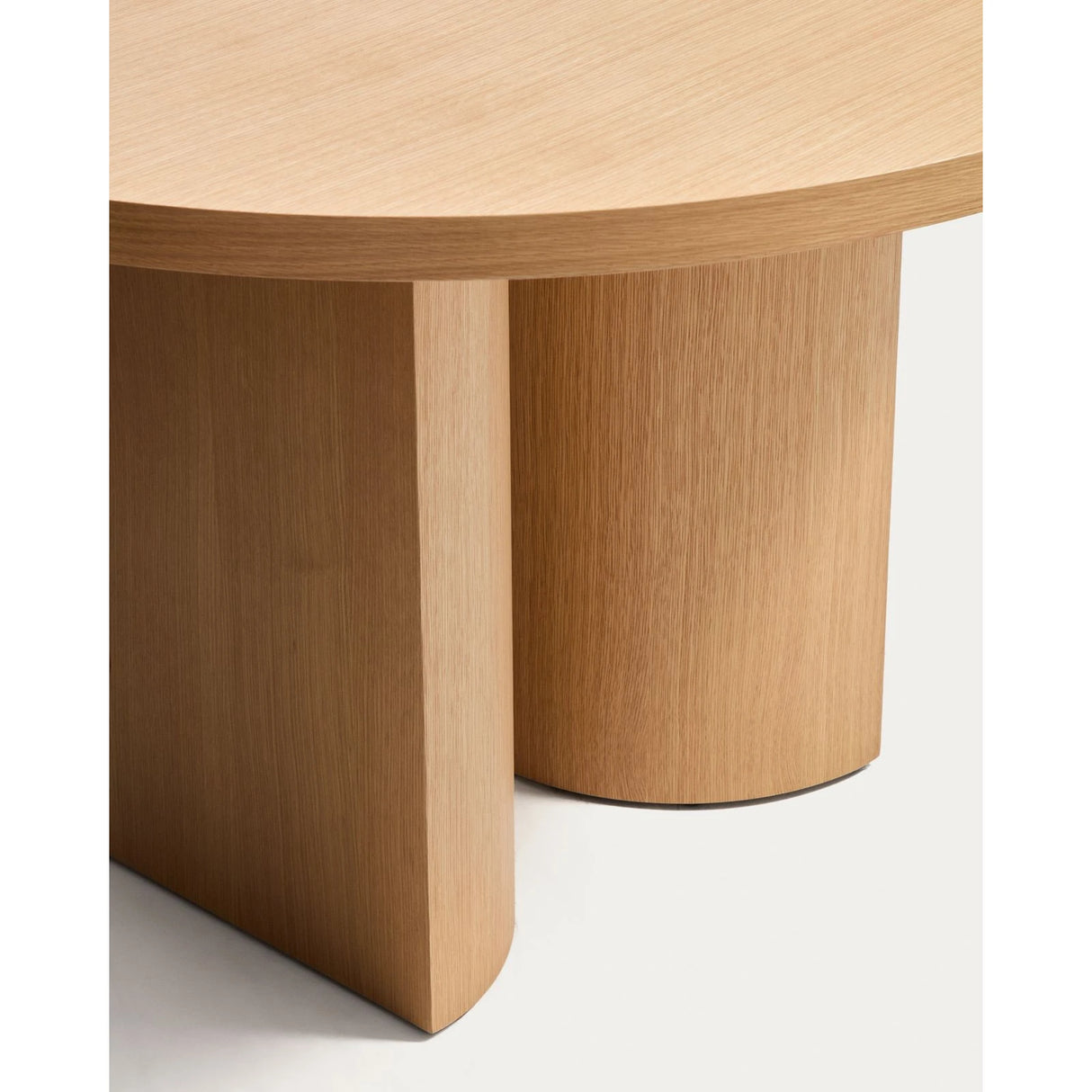 Nealy runder Tisch aus Eichenfurnier mit naturfarbenem Finish Ø 120 cm von Kave Home – Bild 7