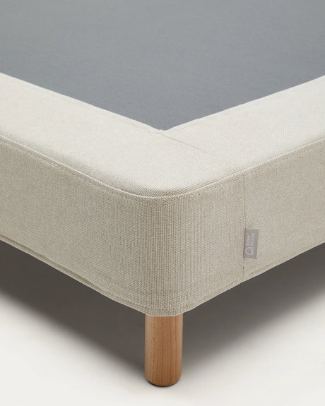 Ofelia Bettgestell mit abnehmbarem Bezug, beige, mit Füßen aus massivem Buchenholz für Matratze 180 x 200 cm FSC Mix Credit von Kave Home – Produktbild 1