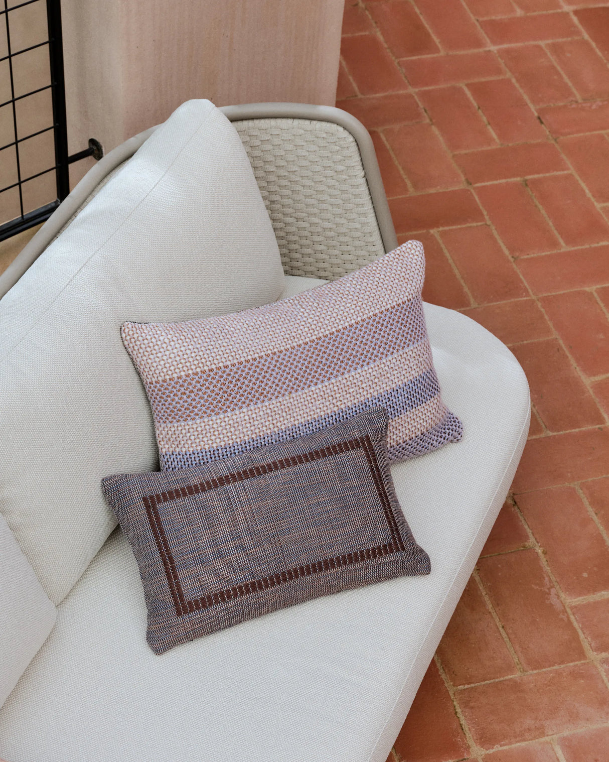 Outdoor-3-Sitzer-Sofa Sedalis aus Aluminium und taupefarbenem Seil 210 cm von Kave Home – Produktbild 9
