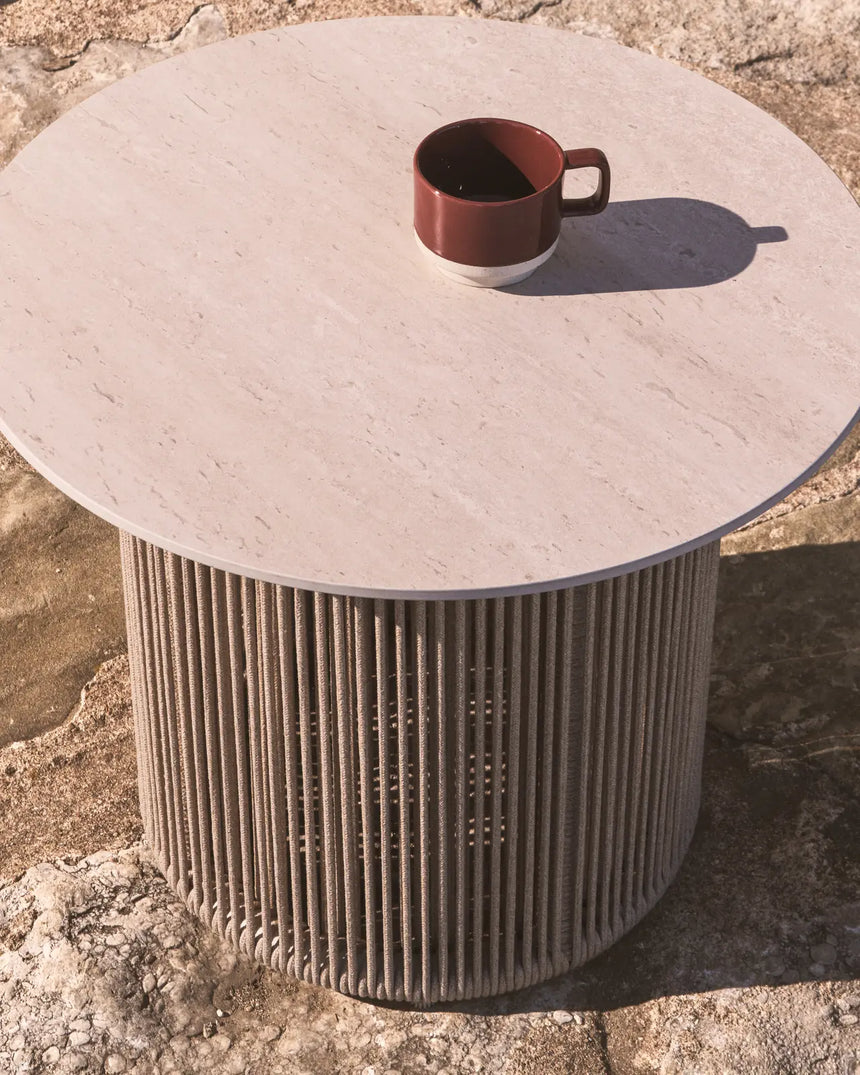 Outdoor-Beistelltisch Orosei aus Aluminium und écrufarbenem Seil Ø 55 cm von Kave Home – Bild 2
