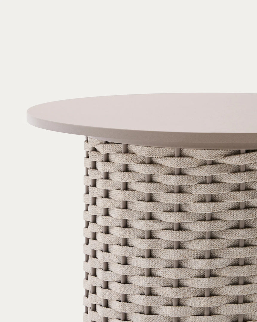 Outdoor-Beistelltisch Sedalis aus Aluminium und taupefarbenem Seil Ø50 cm von Kave Home – Produktbild 1