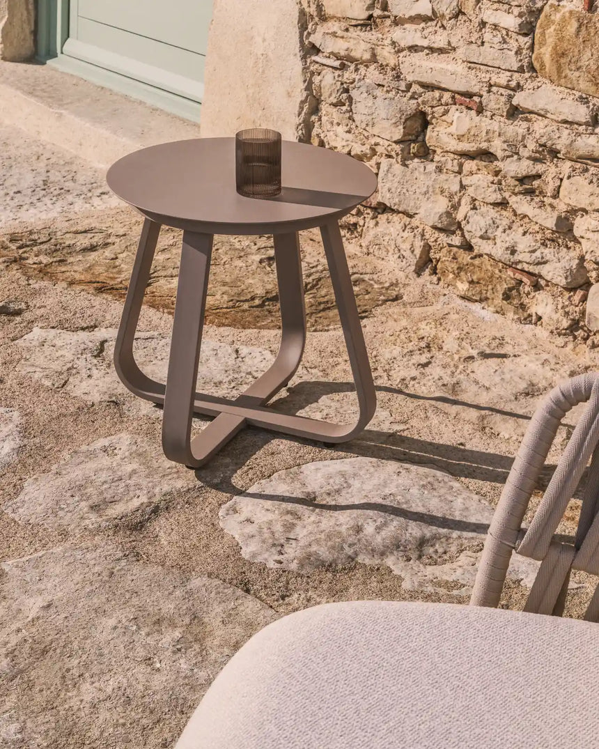 Outdoor Beistelltisch Tamaris aus Aluminium in Taupe Ø 48 cm von Kave Home – Bild 2