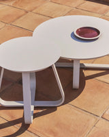 Outdoor Beistelltisch Tamaris aus ecrufarbenem Aluminium Ø 48 cm von Kave Home – Bild 3