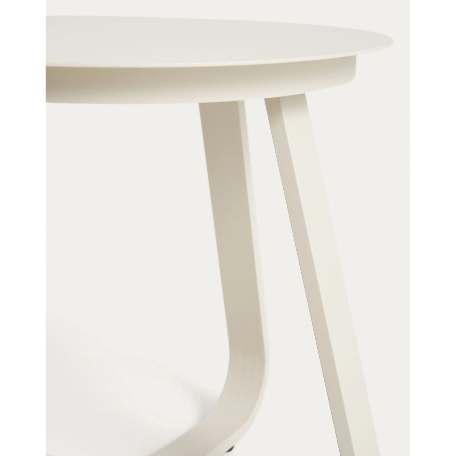 Outdoor Beistelltisch Tamaris aus ecrufarbenem Aluminium Ø 48 cm von Kave Home – Bild 5