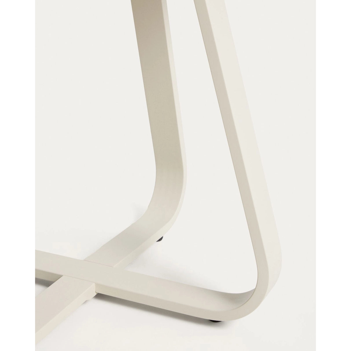 Outdoor Beistelltisch Tamaris aus ecrufarbenem Aluminium Ø 48 cm von Kave Home – Bild 6