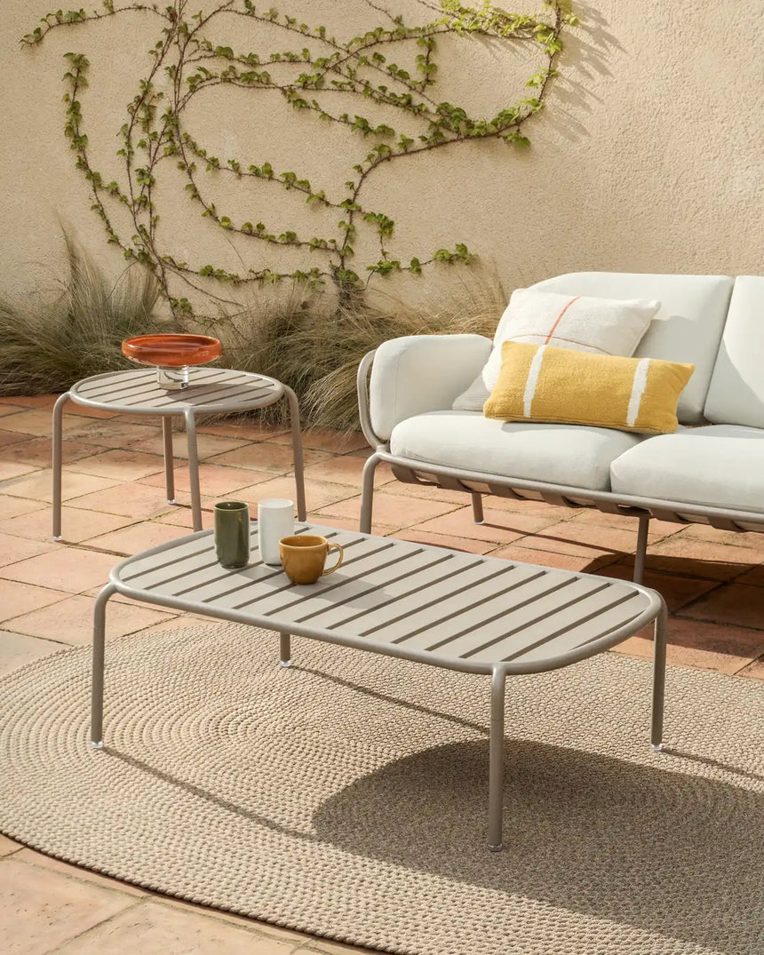 Outdoor-Couchtisch Joncols aus Aluminium mit taupefarbener Lackierung, Ø 113 x 65 cm von Kave Home – Bild 2
