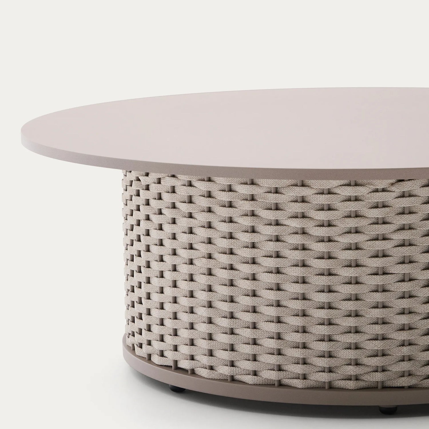 Outdoor-Couchtisch Sedalis aus Aluminium und taupefarbenem Seil Ø99 cm von Kave Home – Produktbild 1
