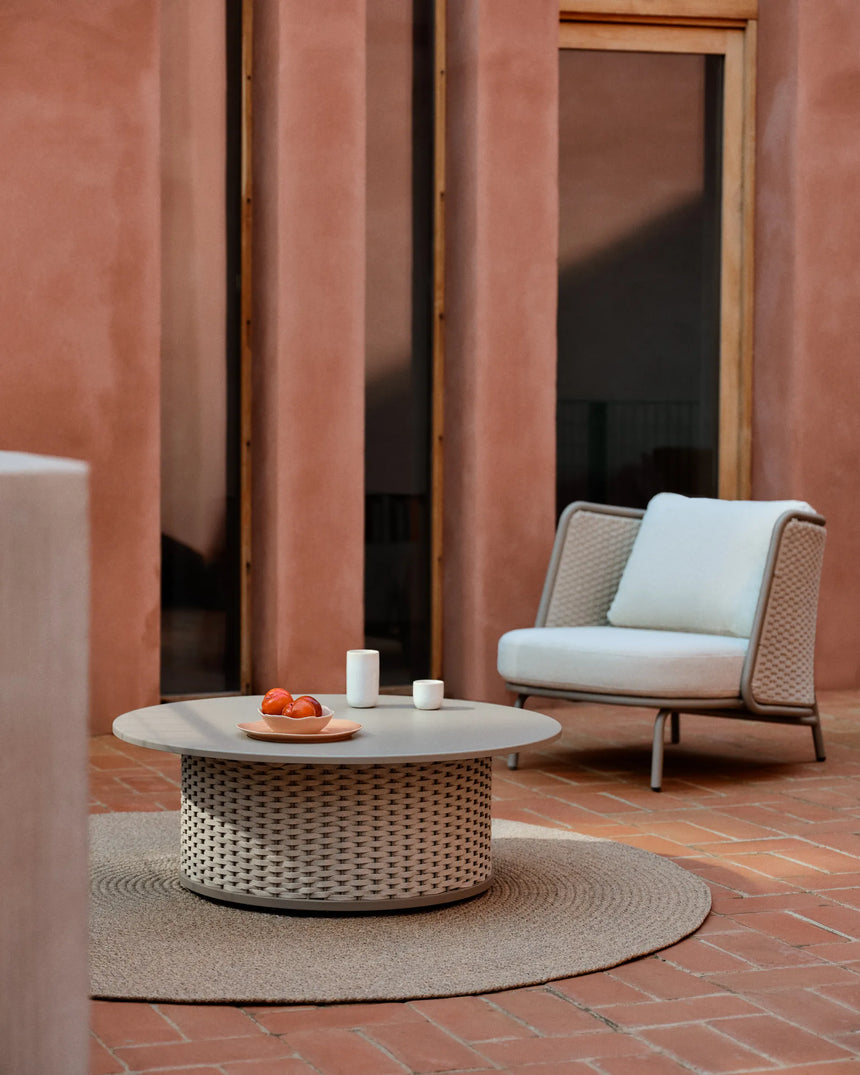 Outdoor-Couchtisch Sedalis aus Aluminium und taupefarbenem Seil Ø99 cm von Kave Home – Produktbild 5