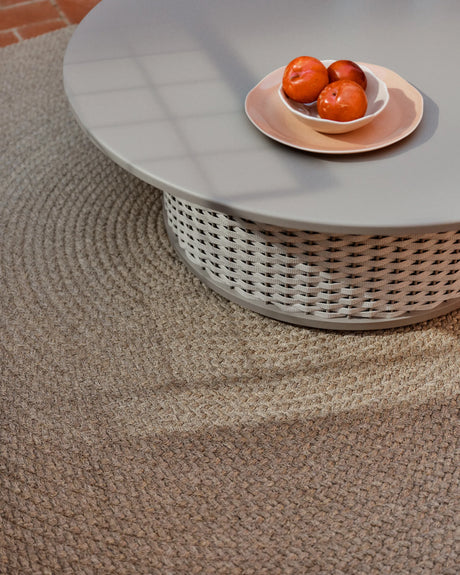 Outdoor-Couchtisch Sedalis aus Aluminium und taupefarbenem Seil Ø99 cm von Kave Home – Produktbild 6