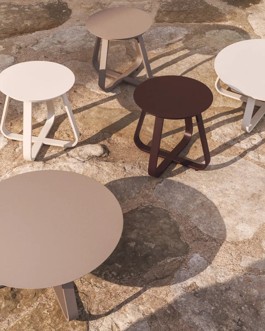 Outdoor Couchtisch Tamaris aus Aluminium in Taupe Ø 80 cm von Kave Home – Bild 3