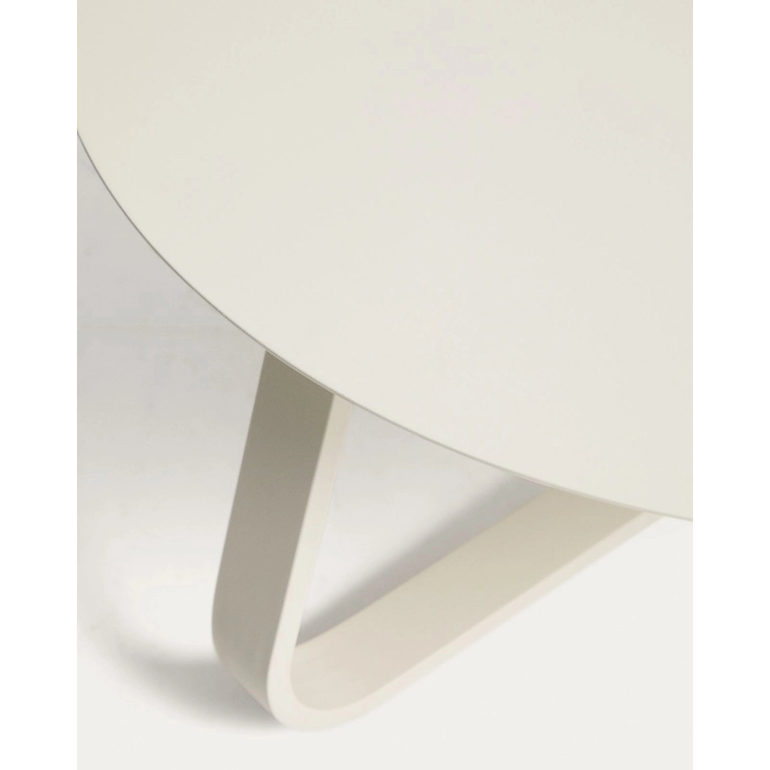 Outdoor Couchtisch Tamaris aus ecrufarbenem Aluminium Ø 80 cm von Kave Home – Bild 6