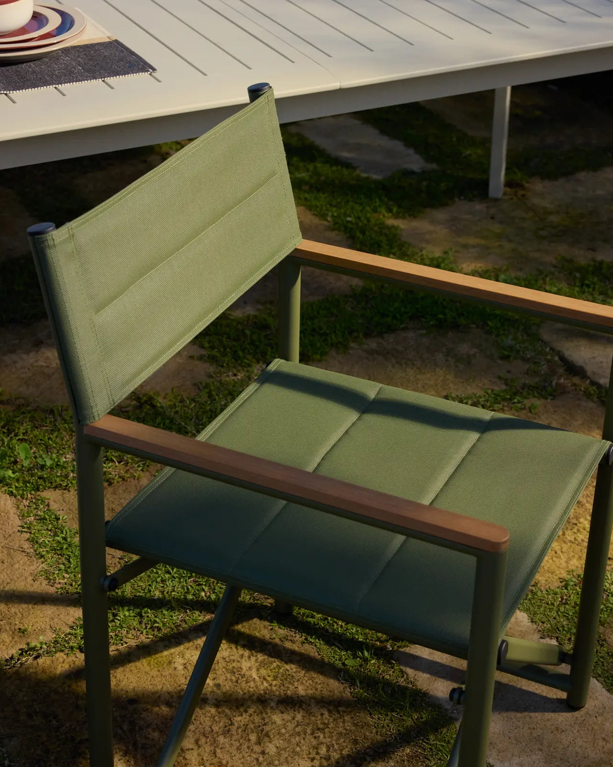 Outdoor-Klappstuhl Tisno aus grünem Aluminium und grünem Texteline von Kave Home – Bild 3