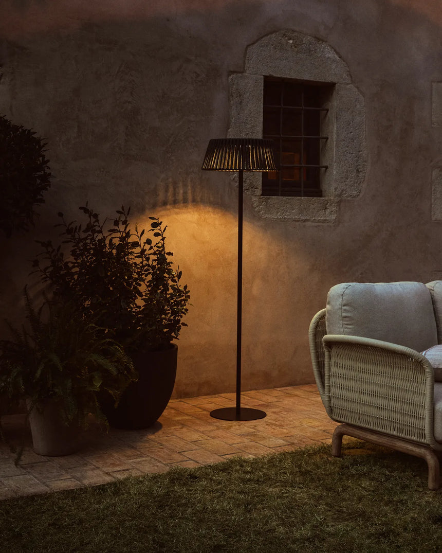Outdoor-Solar-Stehlampe Aldet aus flachem Seil mit grünem Metallfuß, Ø 46 cm von Kave Home – Bild 3