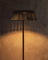 Outdoor-Solar-Stehlampe Aldet aus flachem Seil mit grünem Metallfuß, Ø 46 cm von Kave Home – Bild 4