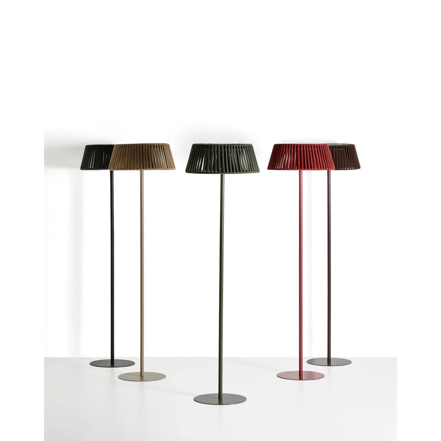 Outdoor-Solar-Stehlampe Aldet aus flachem Seil mit grünem Metallfuß, Ø 46 cm von Kave Home – Bild 7