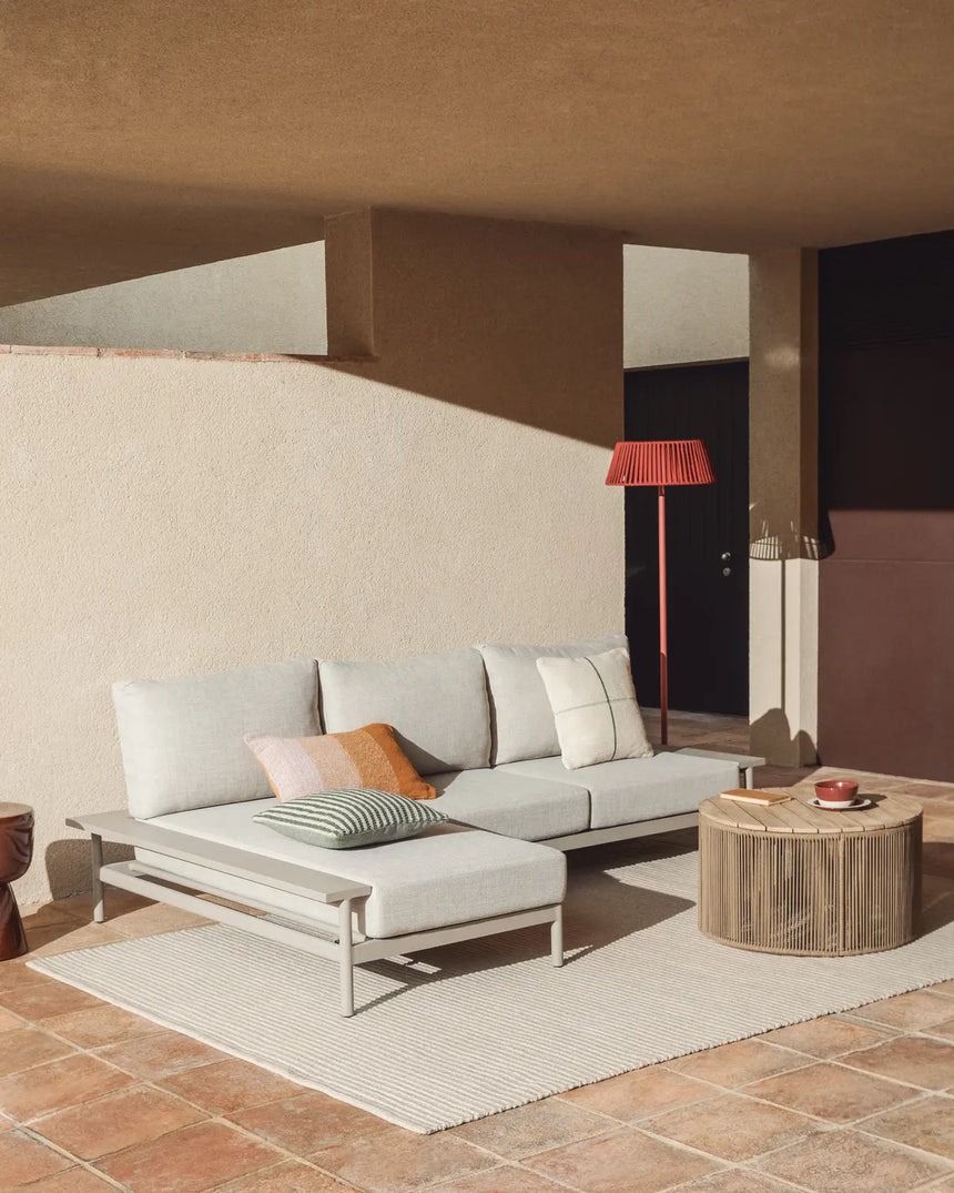 Outdoor-Solar-Stehlampe Aldet aus flachem Seil mit terrakottafarbenem Metallfuß, Ø 46 cm von Kave Home – Bild 3