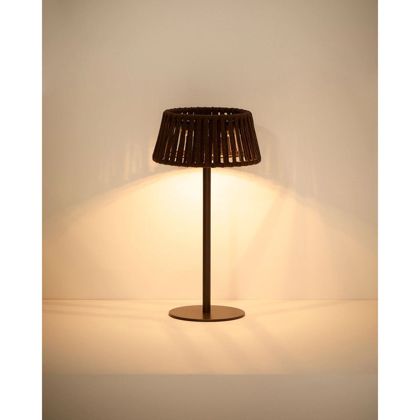 Outdoor-Solar-Tischlampe Aldet aus flachem Seil mit braunem Metallfuß von Kave Home – Bild 7