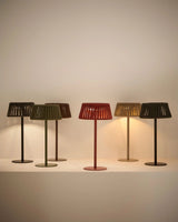 Outdoor-Solar-Tischlampe Aldet aus flachem Seil mit terrakottafarbenem Metallfuß von Kave Home – Bild 6