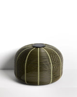 Outdoor-Solar-Tischlampe Garoina aus synthetischem Rattan in Grün mit LED-Technologie, Ø 50 cm von Kave Home – Bild 1