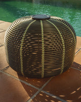 Outdoor-Solar-Tischlampe Garoina aus synthetischem Rattan in Grün mit LED-Technologie, Ø 50 cm von Kave Home – Bild 2