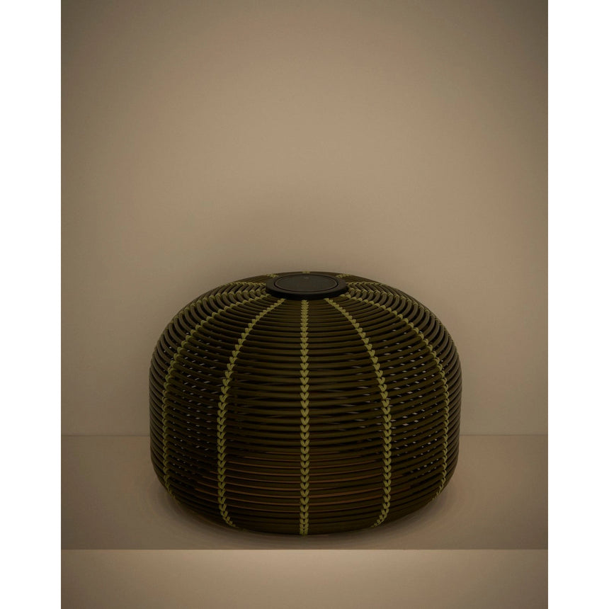 Outdoor-Solar-Tischlampe Garoina aus synthetischem Rattan in Grün mit LED-Technologie, Ø 50 cm von Kave Home – Bild 8