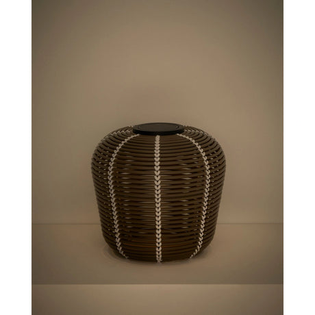 Outdoor-Solar-Tischlampe Garoina aus synthetischem Rattan in Taupe mit LED-Technologie, Ø 35 cm von Kave Home – Bild 8