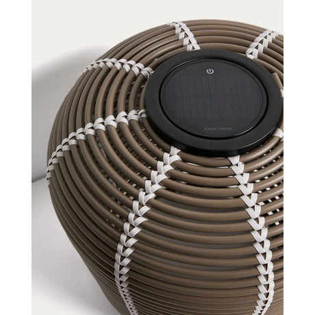 Outdoor-Solar-Tischlampe Garoina aus synthetischem Rattan in Taupe mit LED-Technologie, Ø 35 cm von Kave Home – Bild 9