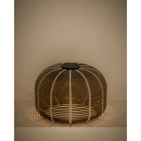 Outdoor-Solar-Tischlampe Garoina aus synthetischem Rattan in Taupe mit LED-Technologie, Ø 50 cm von Kave Home – Bild 6
