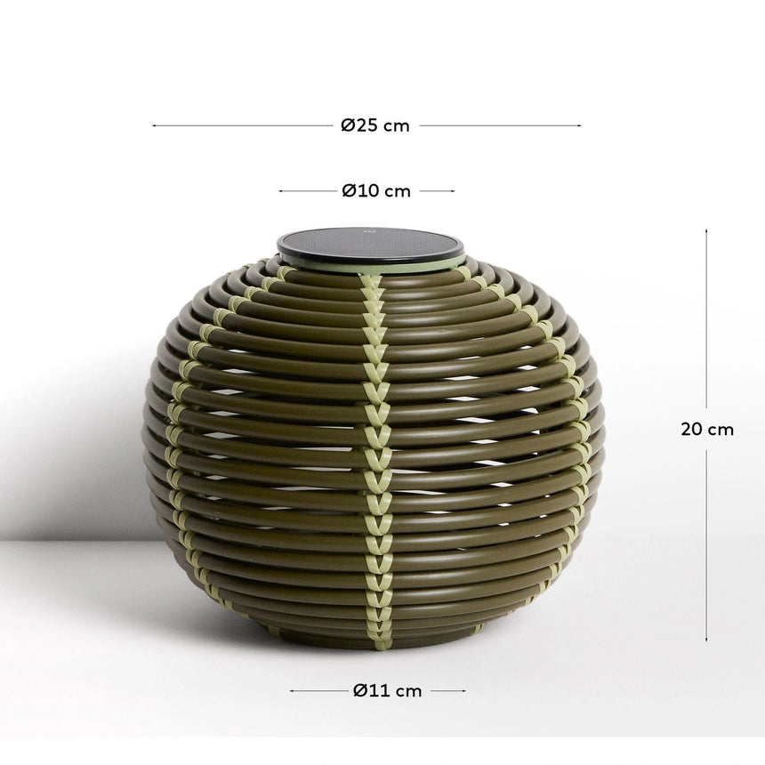 Outdoor-Solar-Tischlampe Garoina aus synthetischem Rattan mit LED-Technologie, Ø 25 cm von Kave Home – Bild 4