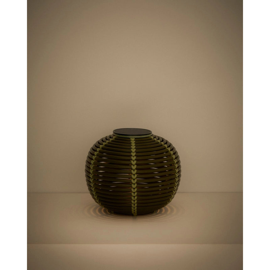 Outdoor-Solar-Tischlampe Garoina aus synthetischem Rattan mit LED-Technologie, Ø 25 cm von Kave Home – Bild 7