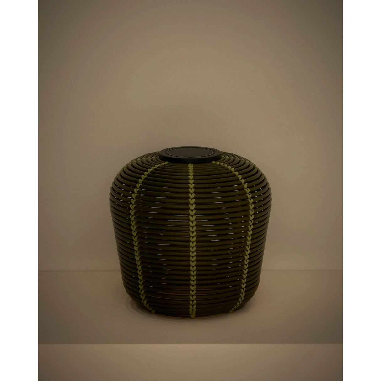 Outdoor-Solar-Tischlampe Garoina aus synthetischem Rattan mit LED-Technologie, Ø 35 cm von Kave Home – Bild 8