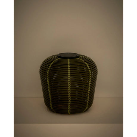 Outdoor-Solar-Tischlampe Garoina aus synthetischem Rattan mit LED-Technologie, Ø 35 cm von Kave Home – Bild 8