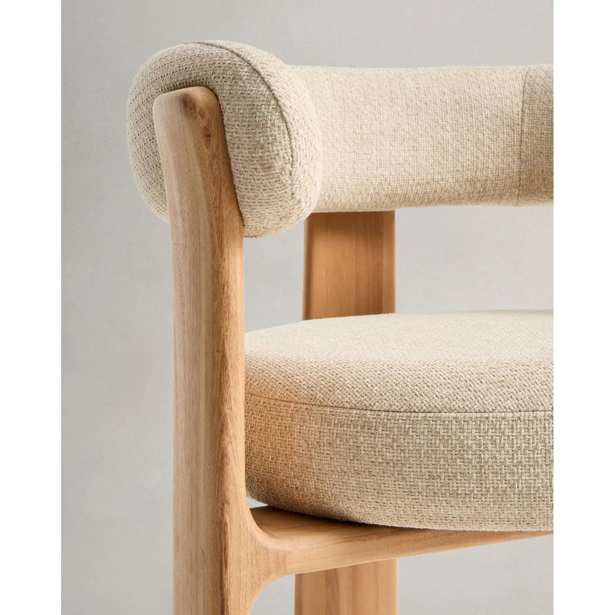 Outdoor-Stuhl Granit in Beige mit Beinen aus massivem Teakholz mit naturfarbenem Finish, 100 % FSC von Kave Home – Bild 9