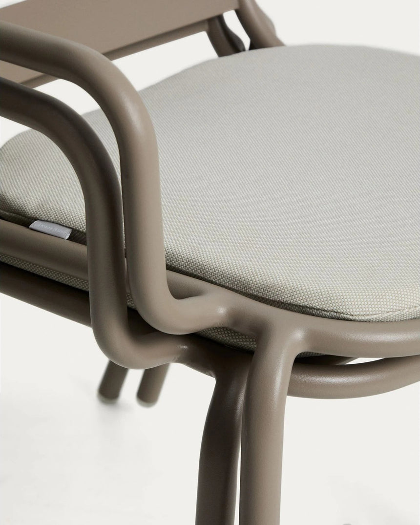 Outdoor-Stuhl Joncols aus Aluminium mit taupefarbener Lackierung von Kave Home – Bild 9