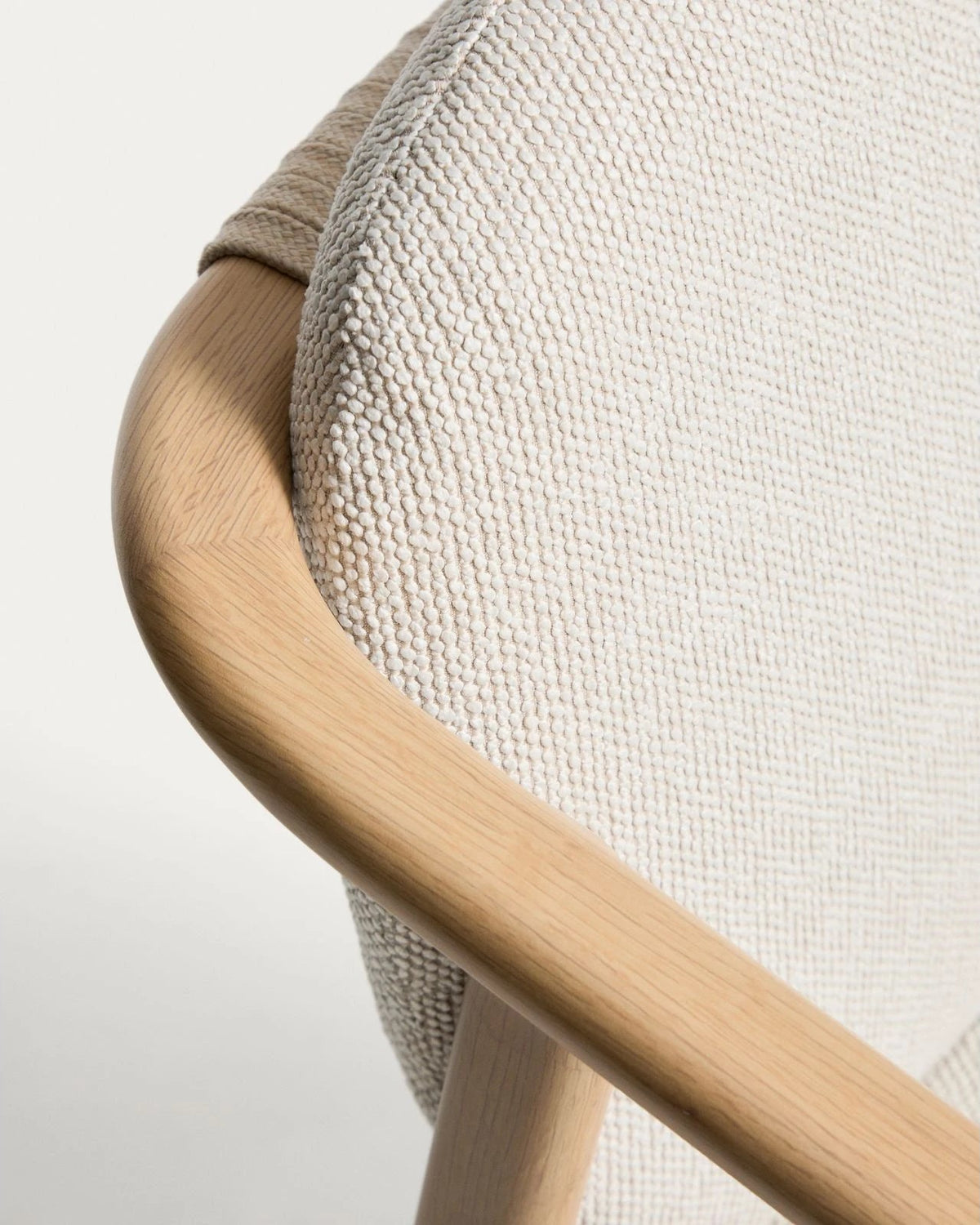 Outdoor-Stuhl Sirte aus Aluminium mit Finish in Holzoptik und écrufarbenem Seil von Kave Home – Bild 5