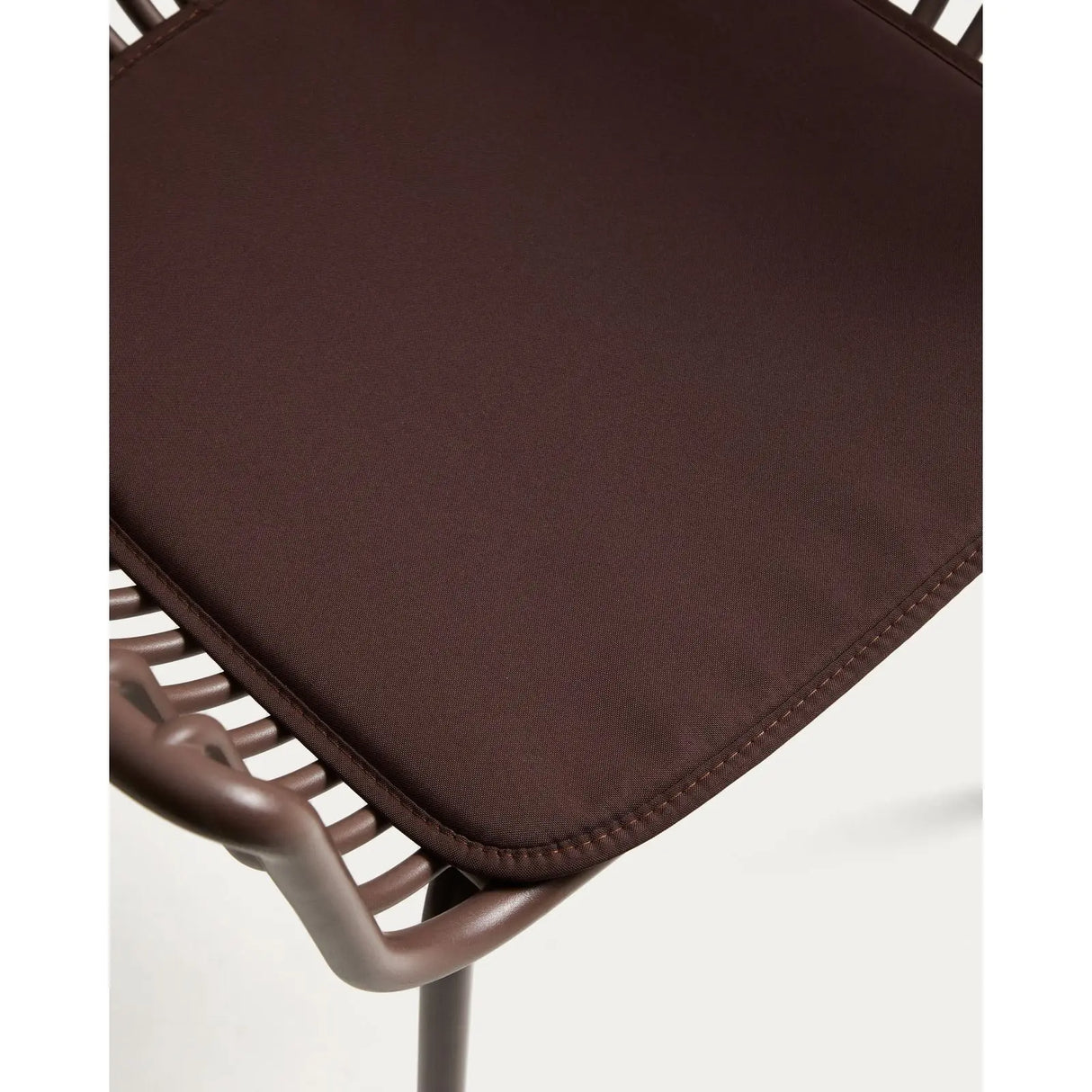 Outdoor-Stuhl Surpika mit braunen Stahlbeinen von Kave Home – Bild 7