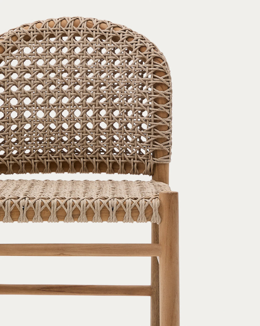Outdoor-Stuhl Tavira aus massivem Teakholz von Kave Home – Produktbild 1